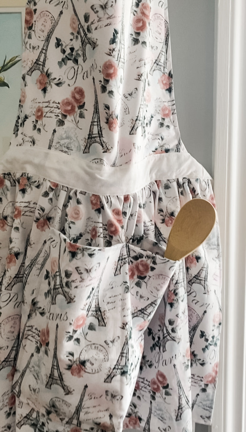 La Vie en Rose Women’s Apron
